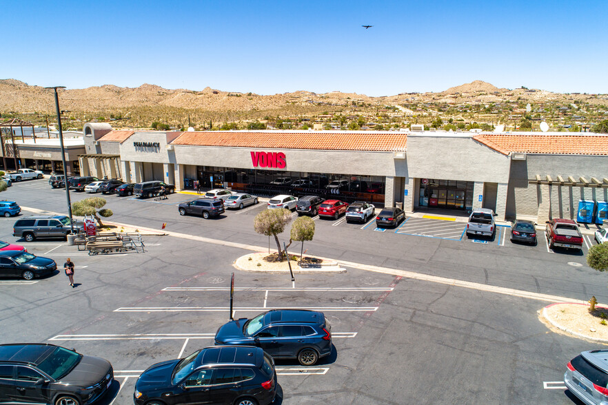 Vons Supermarket, Yucca Valley, CA for sale - Primary Photo - Image 1 of 8