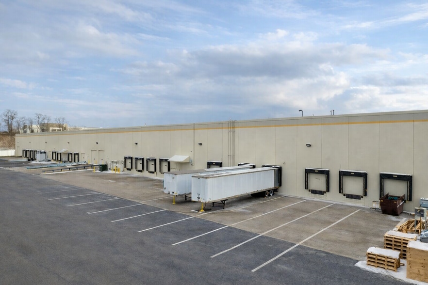 7905 Cochran Rd, Solon, OH for lease - Building Photo - Image 2 of 4