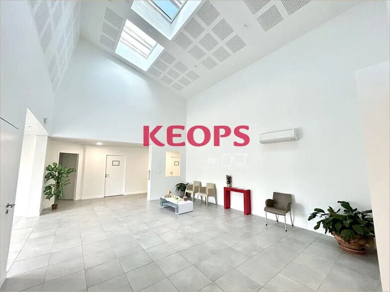 Office in Pechbonnieu for sale - Interior Photo - Image 2 of 6