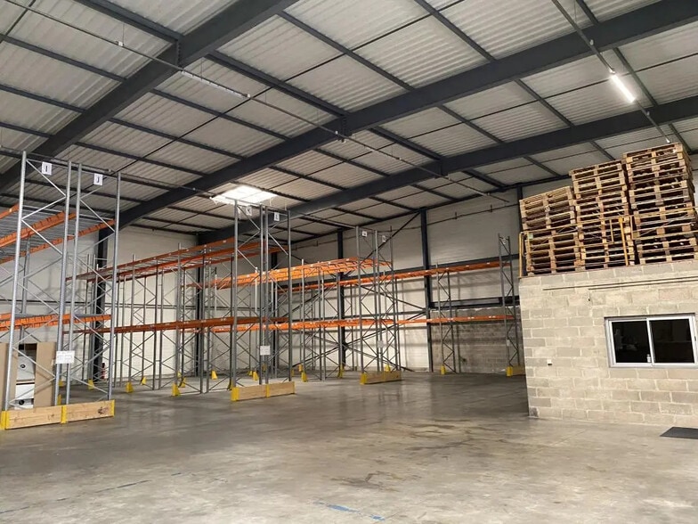 Office in Mignières for lease - Building Photo - Image 1 of 13