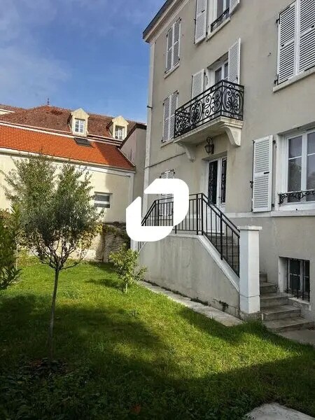 Office in Triel-sur-Seine for lease Building Photo- Image 1 of 8