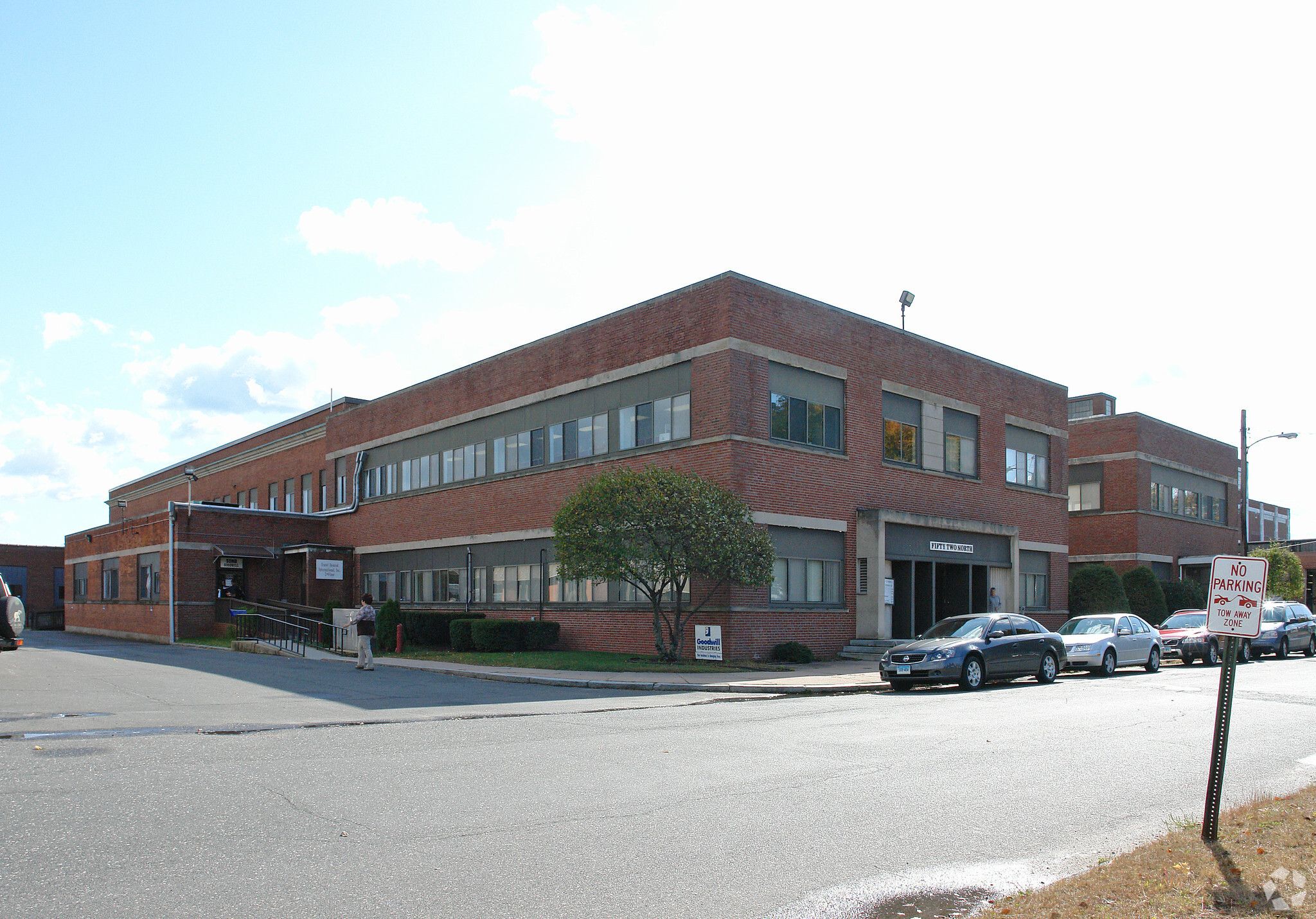 52-64 Oakland Ave, East Hartford, CT for lease Primary Photo- Image 1 of 5