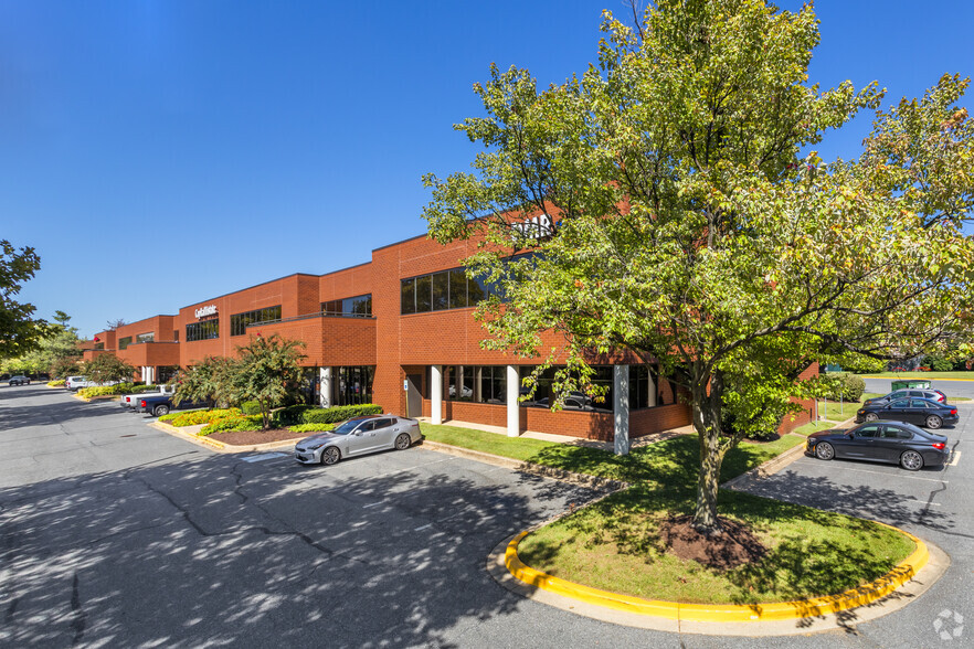 15870-15892 Gaither Dr, Gaithersburg, MD for lease - Building Photo - Image 2 of 6