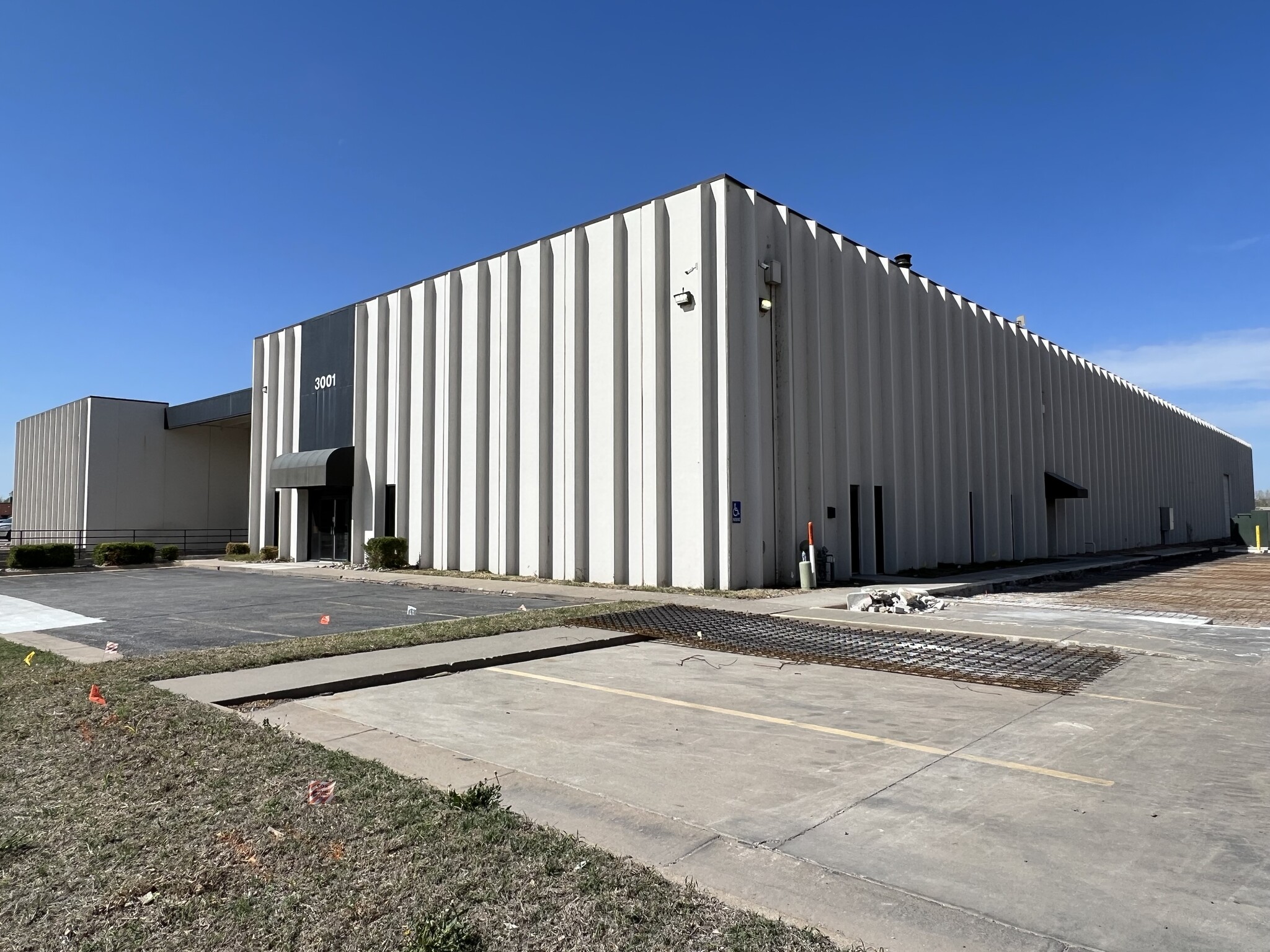 3001 S Madison, Wichita, KS for lease Building Photo- Image 1 of 7