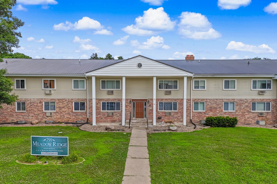 765-791 Russell Rd, Waterloo, IA for sale - Building Photo - Image 1 of 7