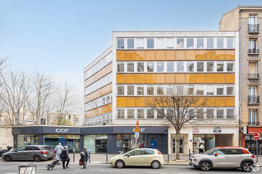 Office in Montreuil for lease - Primary Photo - Image 2 of 3