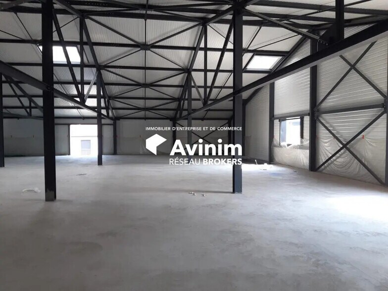 Flex in Chambéry for lease - Interior Photo - Image 2 of 3