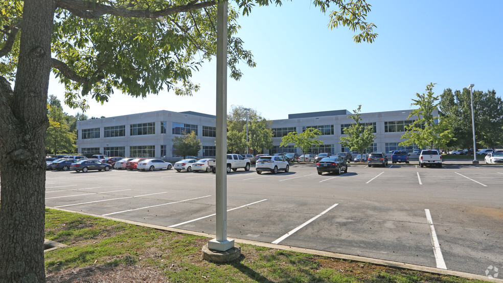 5030 Bradford Dr, Huntsville, AL for lease - Building Photo - Image 2 of 5