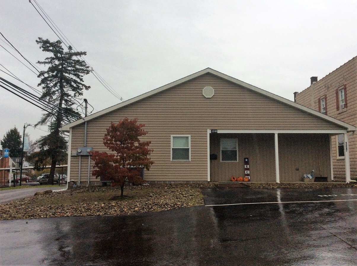 124 W Neshannock Ave, New Wilmington, PA 16142
