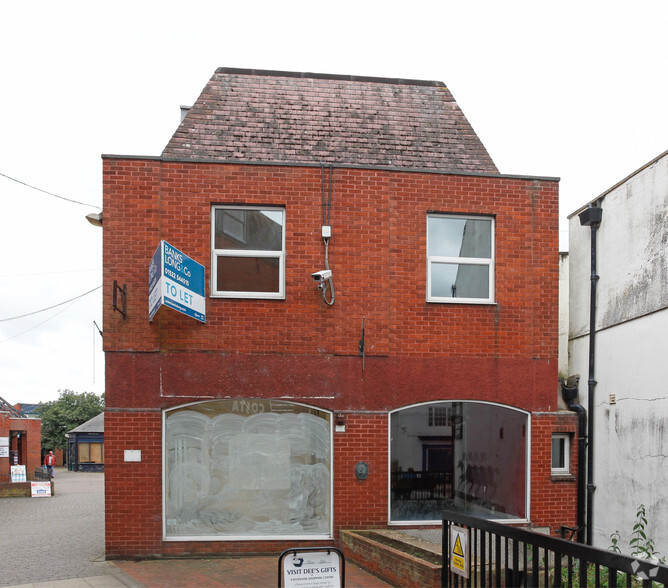 Southgate, Sleaford for lease - Building Photo - Image 2 of 4