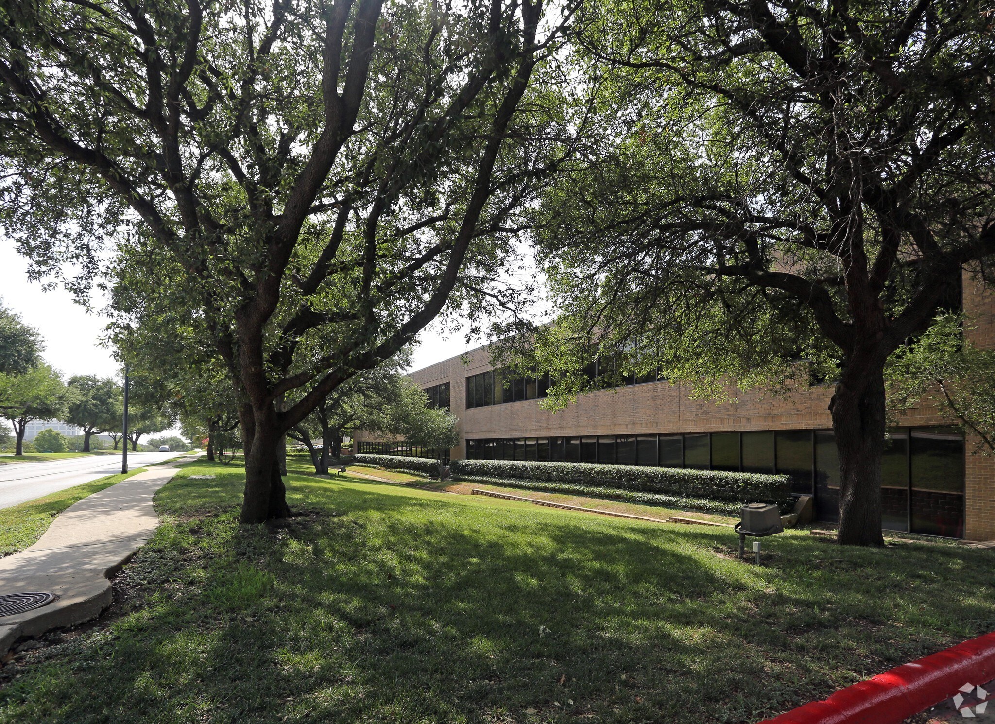 1300 W Walnut Hill Ln, Irving, TX for sale Primary Photo- Image 1 of 1