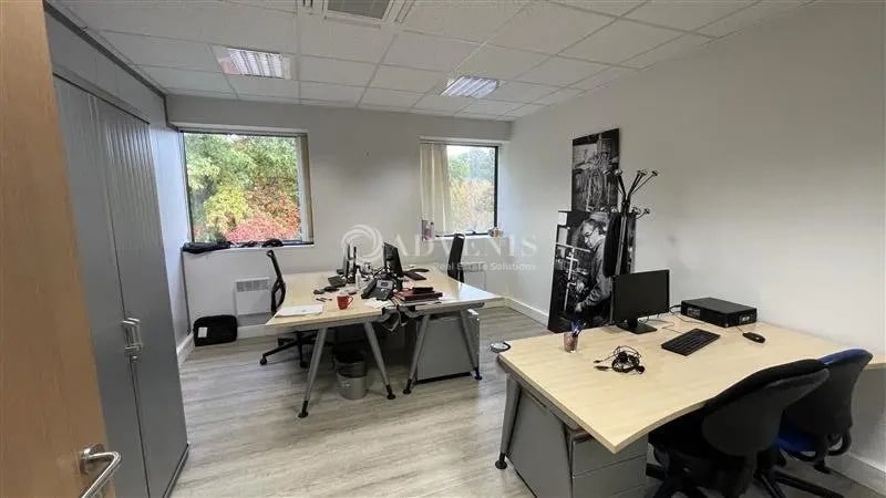 Office in Champs-sur-Marne for lease - Interior Photo - Image 3 of 12