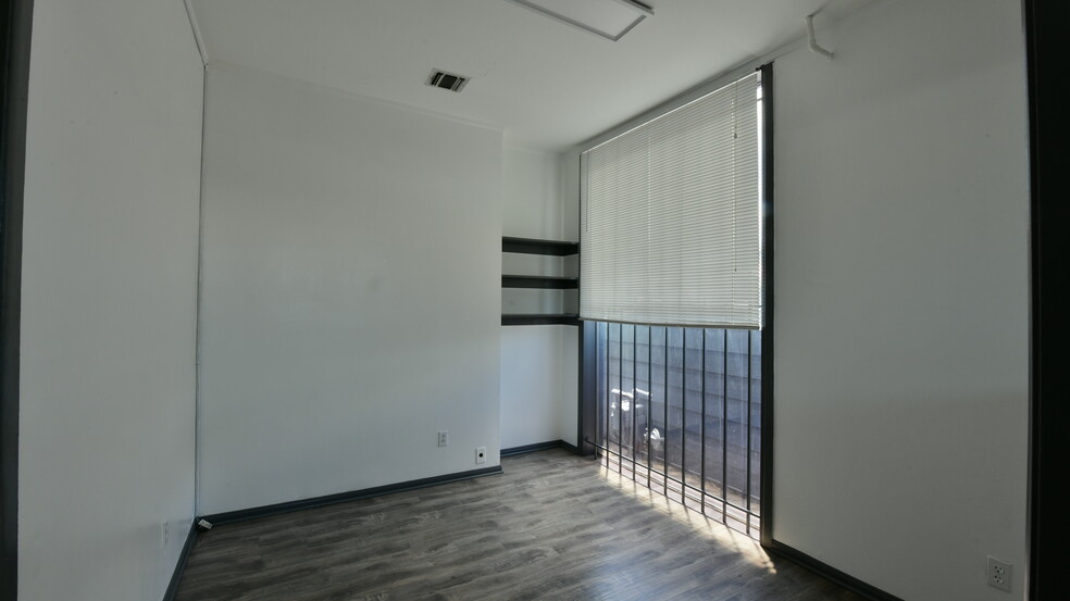 900 W Hyde Park Blvd, Inglewood, CA for lease - Interior Photo - Image 2 of 30