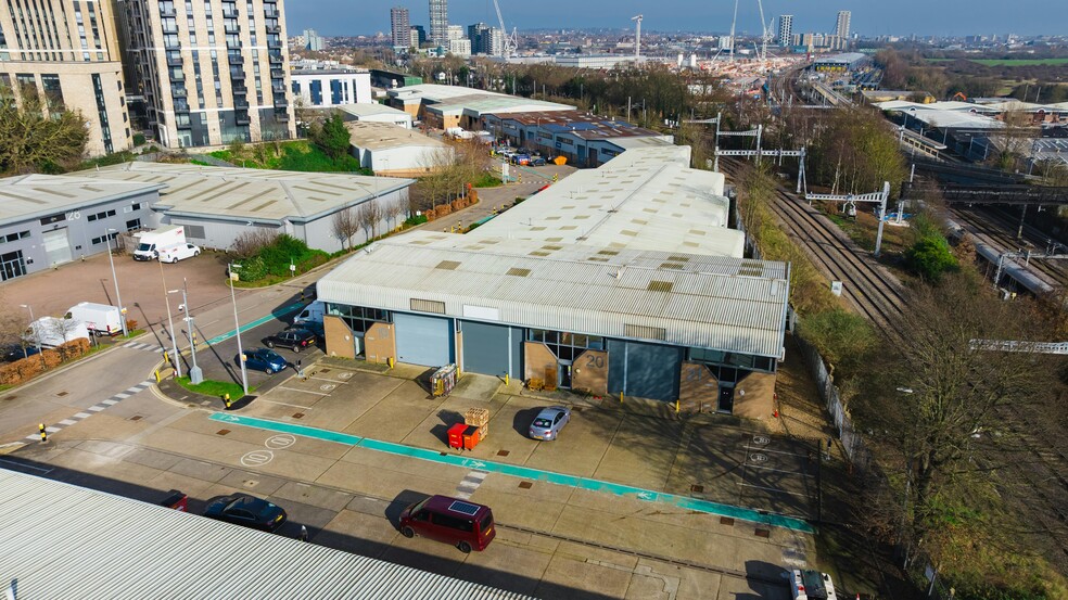 Victoria Rd, London for lease - Building Photo - Image 2 of 17