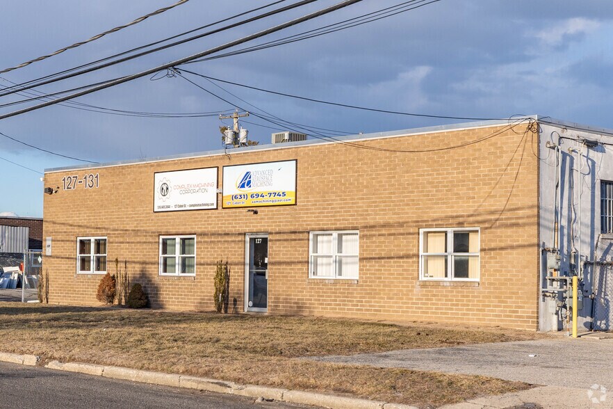 127 Cabot St, West Babylon, NY for sale - Building Photo - Image 1 of 1