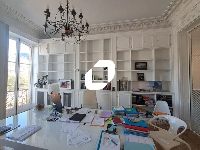 Office in Bordeaux for lease - Interior Photo - Image 3 of 16