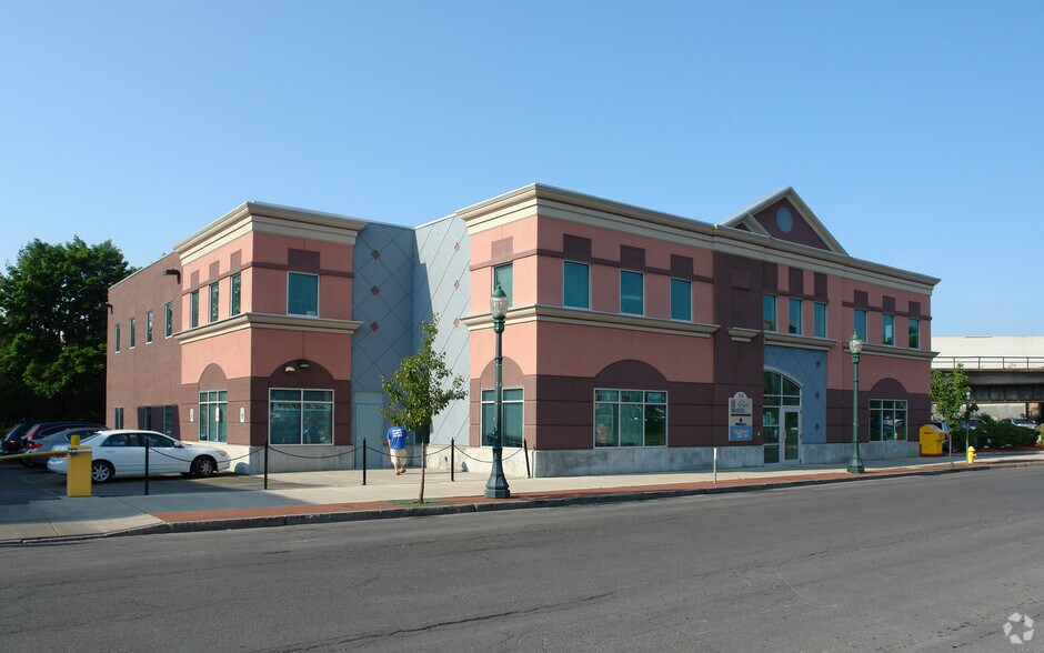 235 Walton St, Syracuse, NY for sale - Building Photo - Image 1 of 1