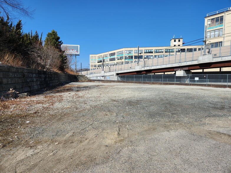 51 McGrath Highway, Somerville, MA for lease - Building Photo - Image 3 of 4