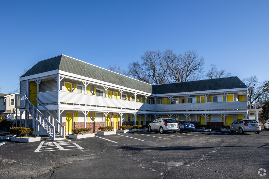 825 Mantoloking Rd, Brick, NJ for sale - Building Photo - Image 1 of 1