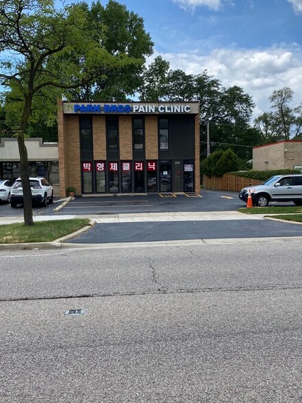 240 Waukegan Rd, Glenview, IL for sale - Building Photo - Image 1 of 1