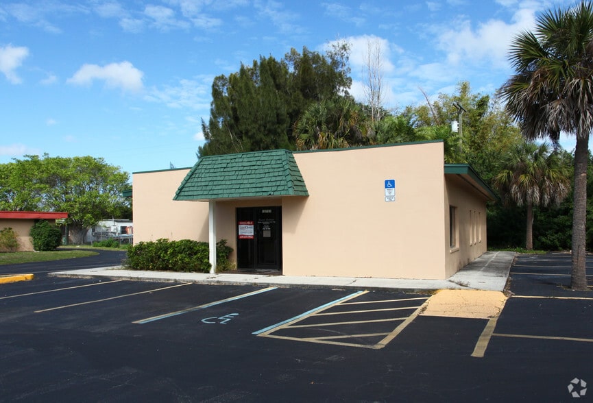 12711 Mcgregor Blvd, Fort Myers, FL for sale - Building Photo - Image 3 of 9