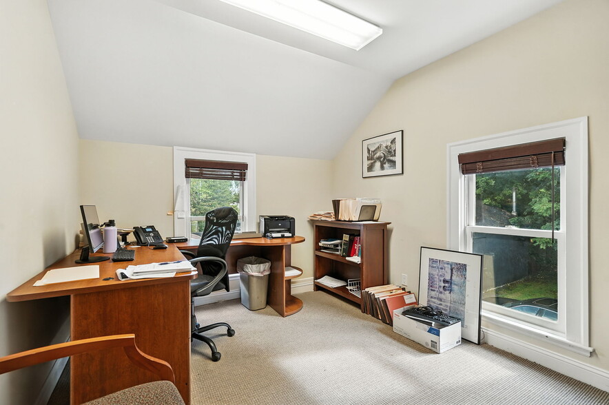 93 N Greeley Ave, Chappaqua, NY for sale - Interior Photo - Image 3 of 9