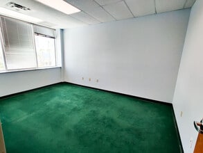 501 N Grandview Ave, Daytona Beach, FL for lease Interior Photo- Image 2 of 6