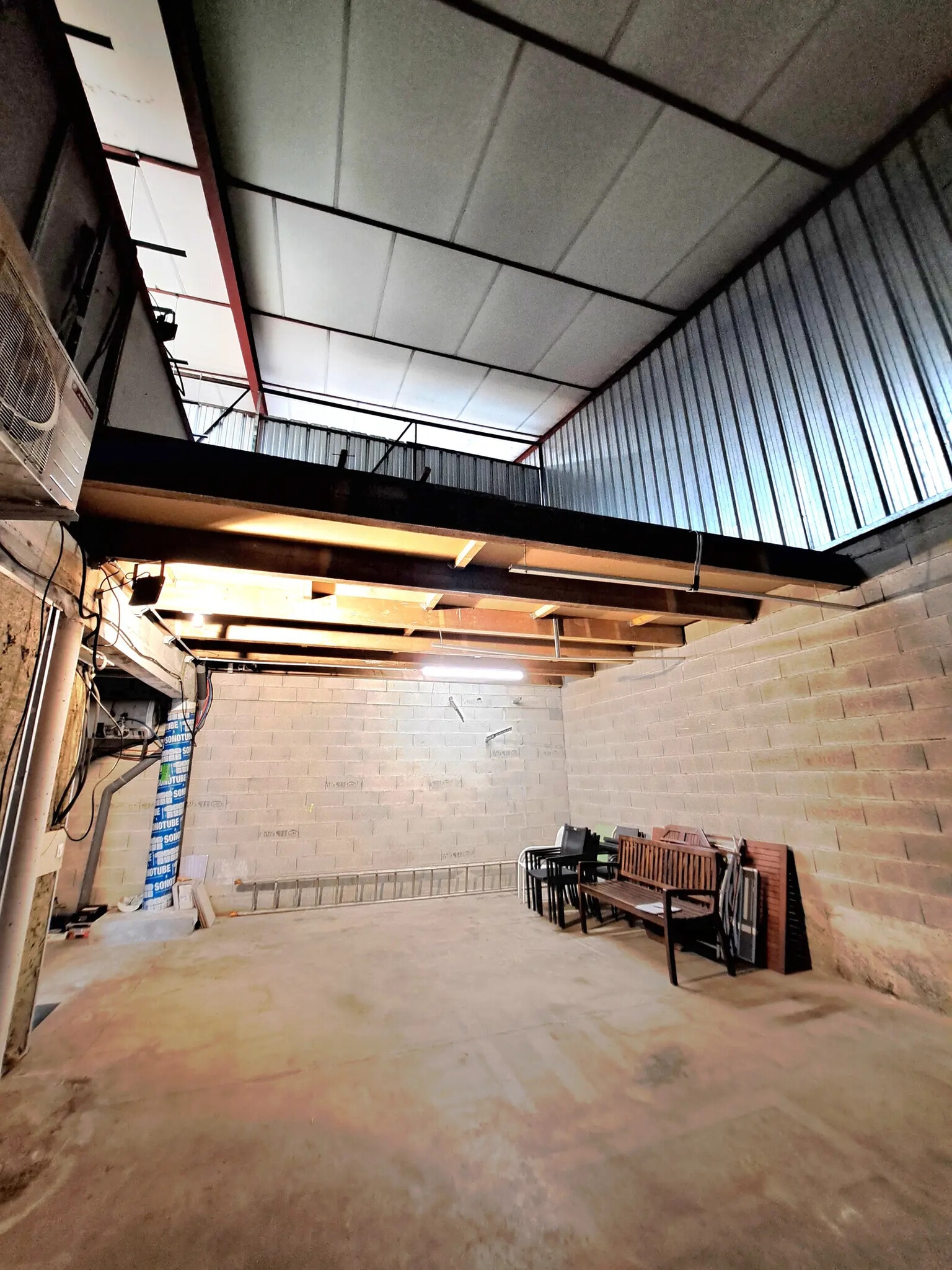 Flex in Roquebrune-sur-Argens for sale Interior Photo- Image 1 of 6