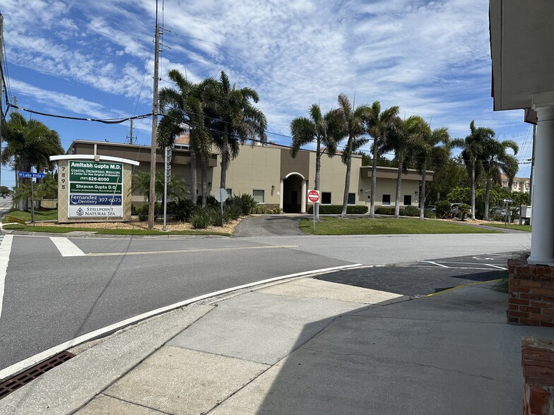 7895 Seminole Blvd, Seminole, FL for lease - Building Photo - Image 1 of 10