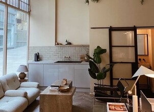 Vicar Ln, Leeds for lease Interior Photo- Image 1 of 3