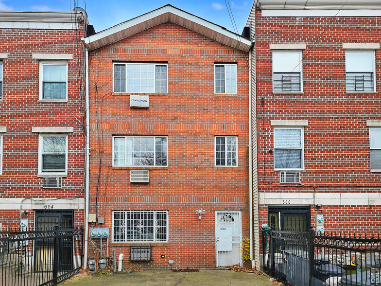 662 Crotona Park South, Bronx, NY for sale - Building Photo - Image 1 of 1