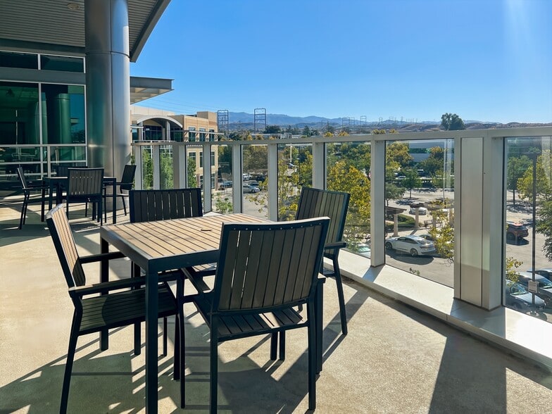 25350 Magic Mountain Pky, Valencia, CA for lease - Interior Photo - Image 3 of 15