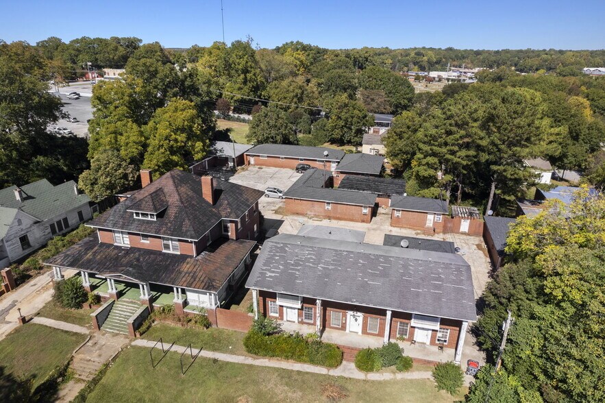 255 E Main St, Laurens, SC for sale - Primary Photo - Image 1 of 1