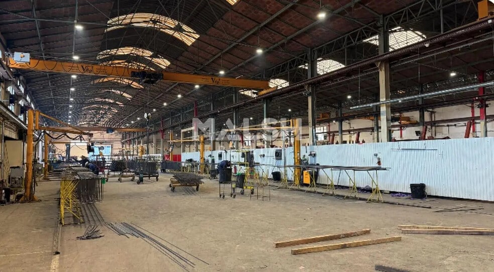 Flex in Bourgoin-Jallieu for sale - Building Photo - Image 2 of 7