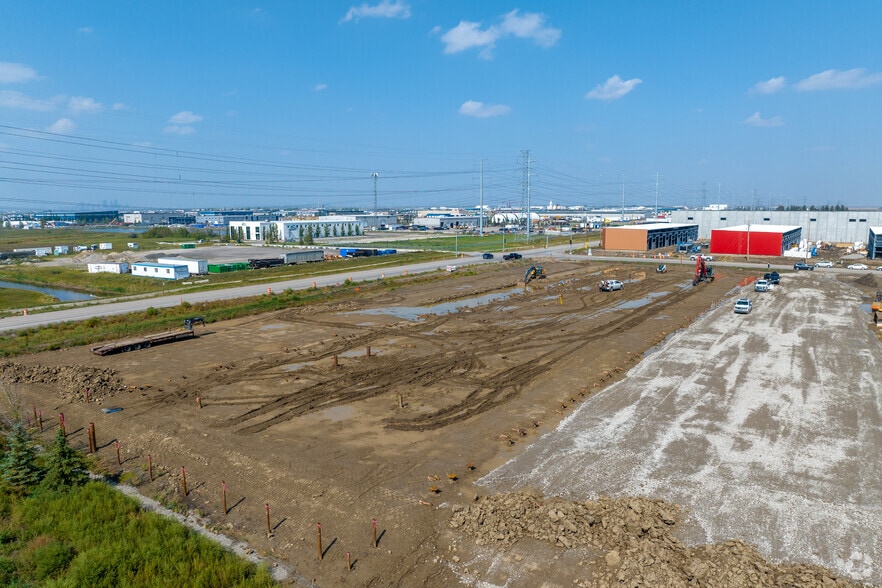 11 Heatherglen Pl, Calgary, AB for sale - Building Photo - Image 3 of 11