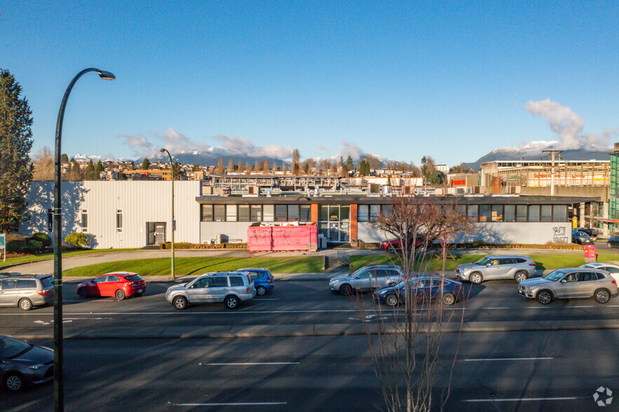 3355 Grandview Hwy, Vancouver, BC for lease - Primary Photo - Image 1 of 7