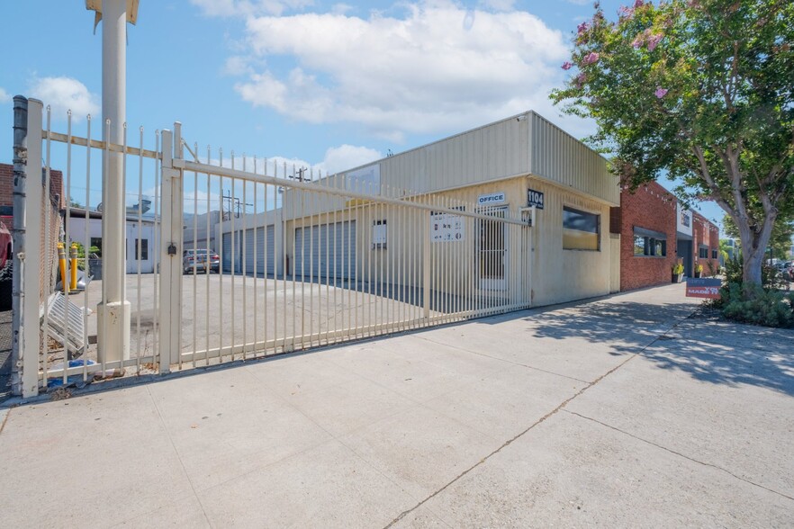 1104 S Victory Blvd, Burbank, CA for sale - Building Photo - Image 3 of 23