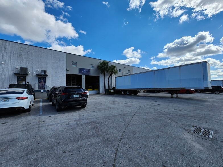 8741-8891 NW 102nd St, Medley, FL for lease - Building Photo - Image 3 of 6