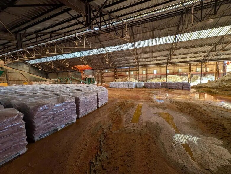 Industrial in Précy-sur-Oise for sale - Building Photo - Image 2 of 5