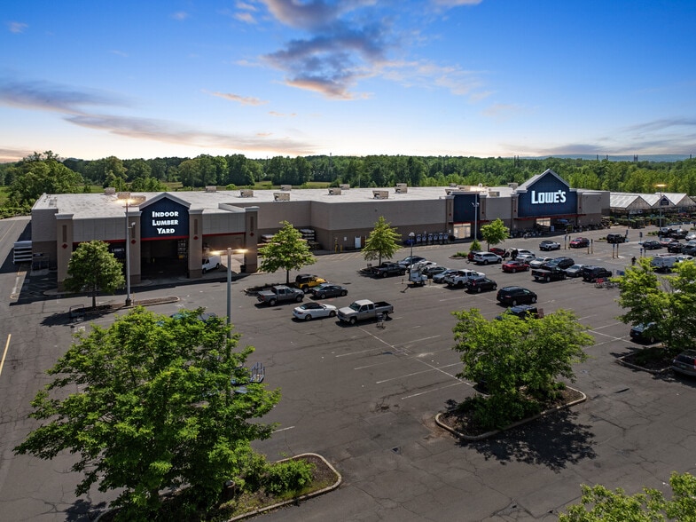 271-421 Cottage Grove Rd, Bloomfield, CT for lease - Building Photo - Image 1 of 17