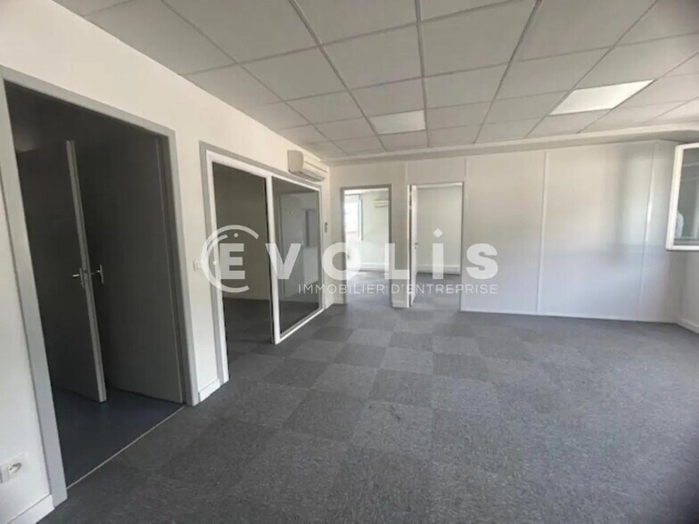 Office in Crolles for lease - Interior Photo - Image 3 of 5