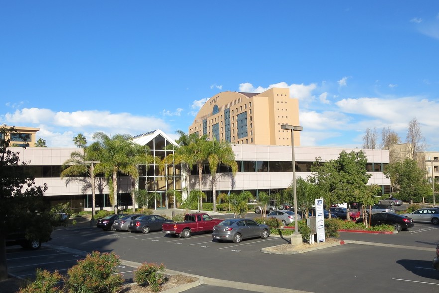 8929 University Center Ln, San Diego, CA for lease - Primary Photo - Image 1 of 4