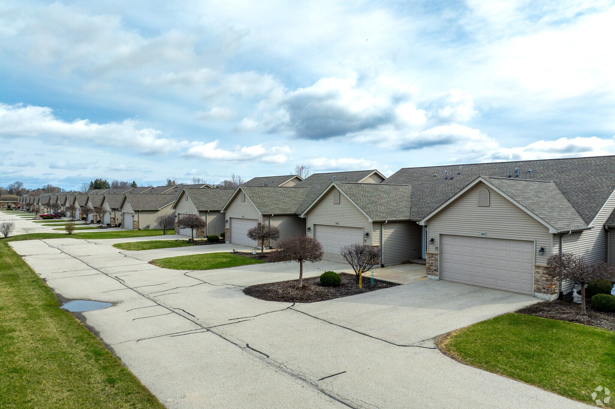 202 Millbridge Dr, Sycamore, IL for sale Primary Photo- Image 1 of 1