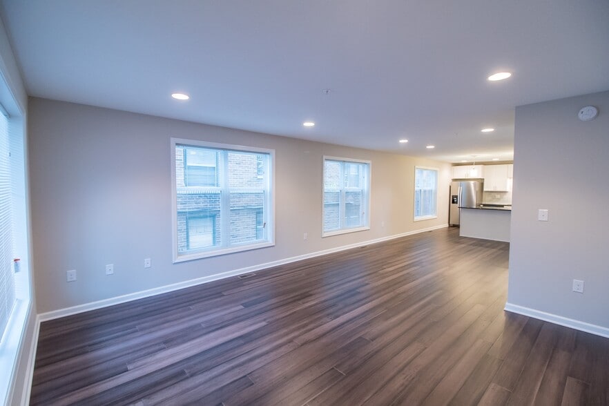 2449 Lyndale Ave S, Minneapolis, MN for sale - Building Photo - Image 2 of 9