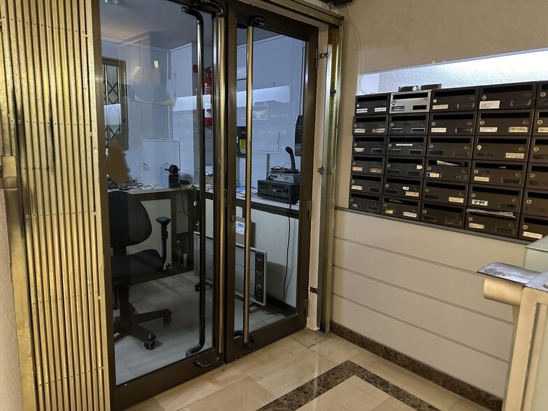 Carrer de Calàbria, Barcelona, Barcelona for sale - Lobby - Image 3 of 5