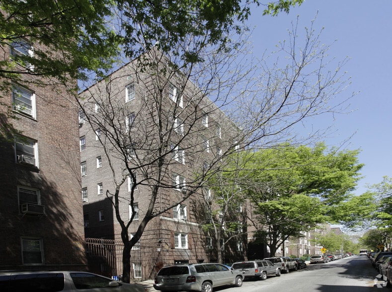 35-30 81st St, Jackson Heights, NY for lease - Building Photo - Image 3 of 8