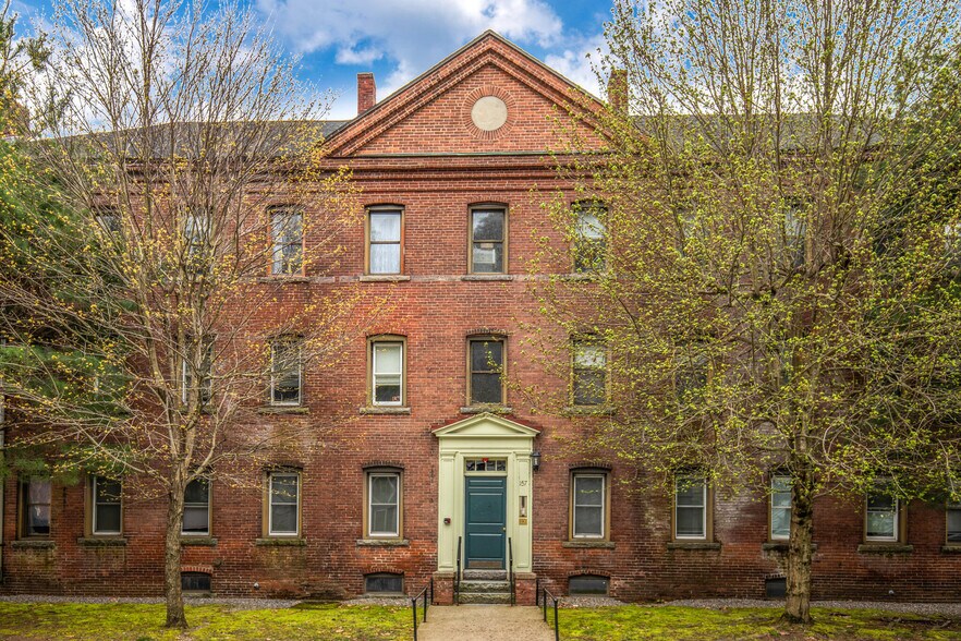 151169 Green St, Clinton, MA 01510 Offers Due 6/12/24