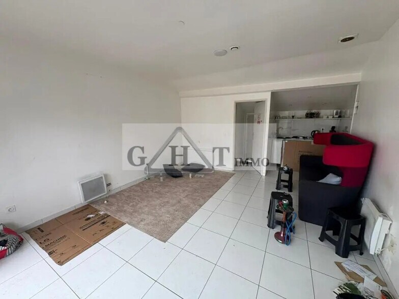 Office in Melun for lease - Interior Photo - Image 3 of 4