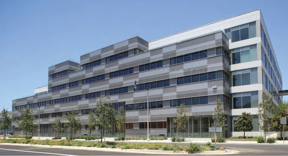 12181 Bluff Creek Dr, Playa Vista, CA for lease - Building Photo - Image 1 of 24