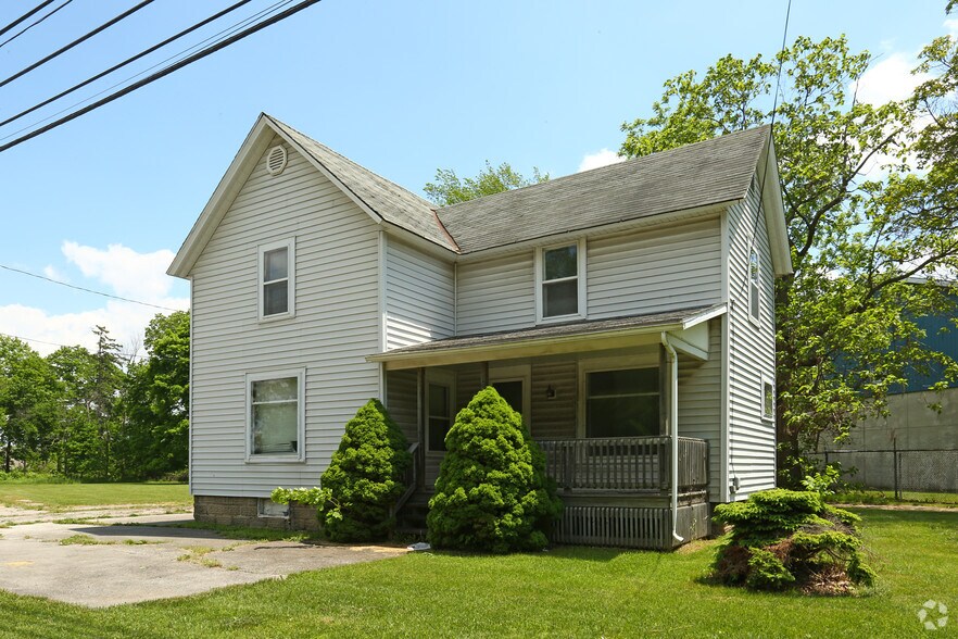 2577 N Adrian Hwy, Adrian, MI 49221